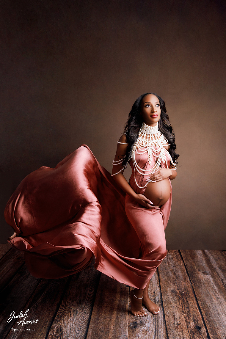 Top 20 maternity portrait trends for 2022